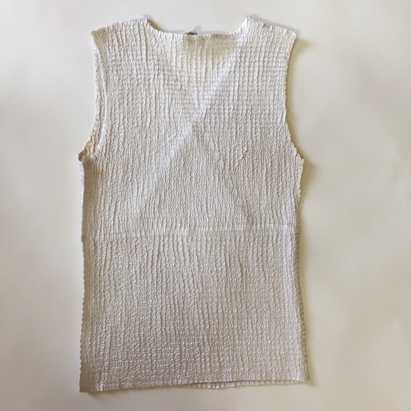 NICOLA White V-neck Sleeveless Top Size L - Picture 2 of 3